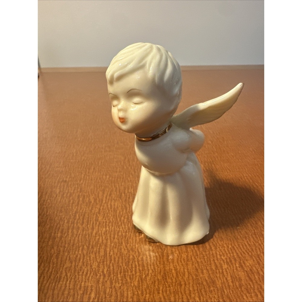 Vintage Kissing Angel Figurine 4" Gold‎ Accents